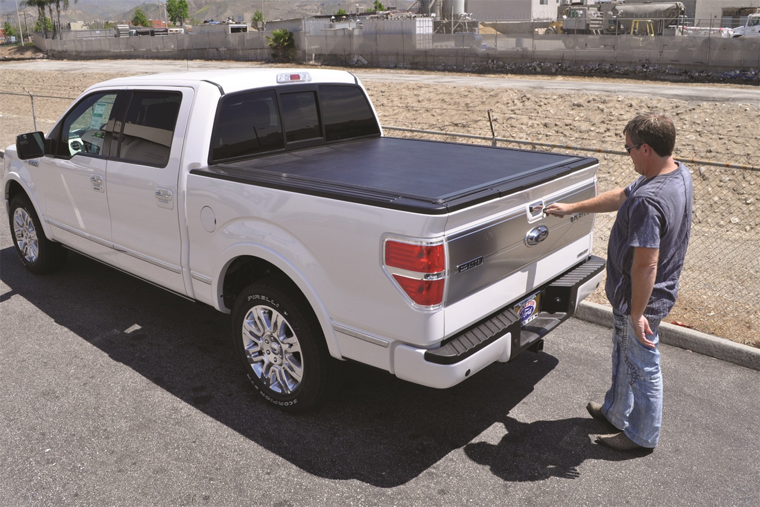 BAK Industries BAK Industries 162309 Truck Bed Cover Fits 04-14 F-150 Mark LT