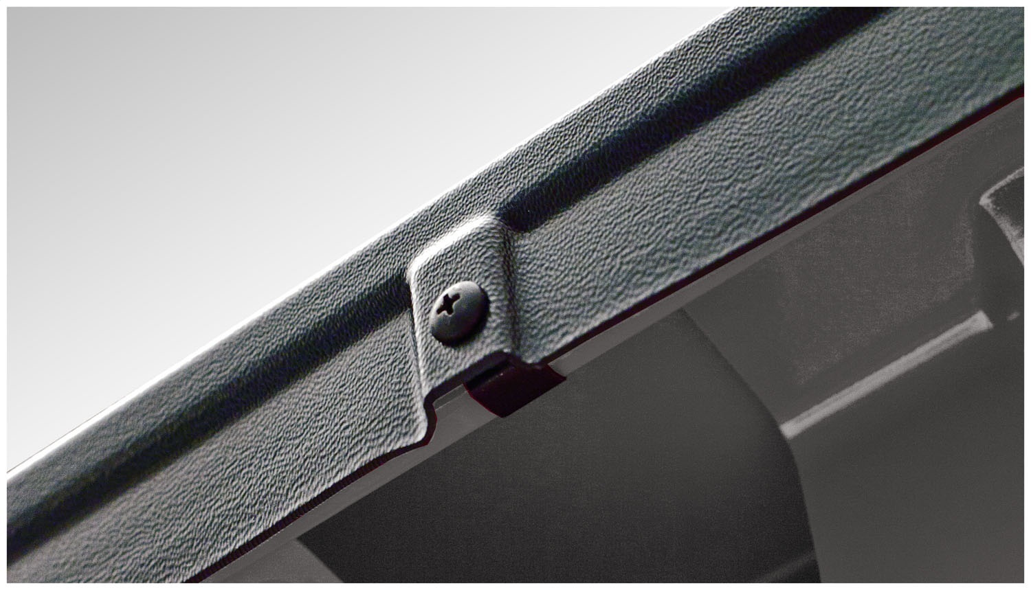 07-11 Gmc Bed Cap W/hls 2