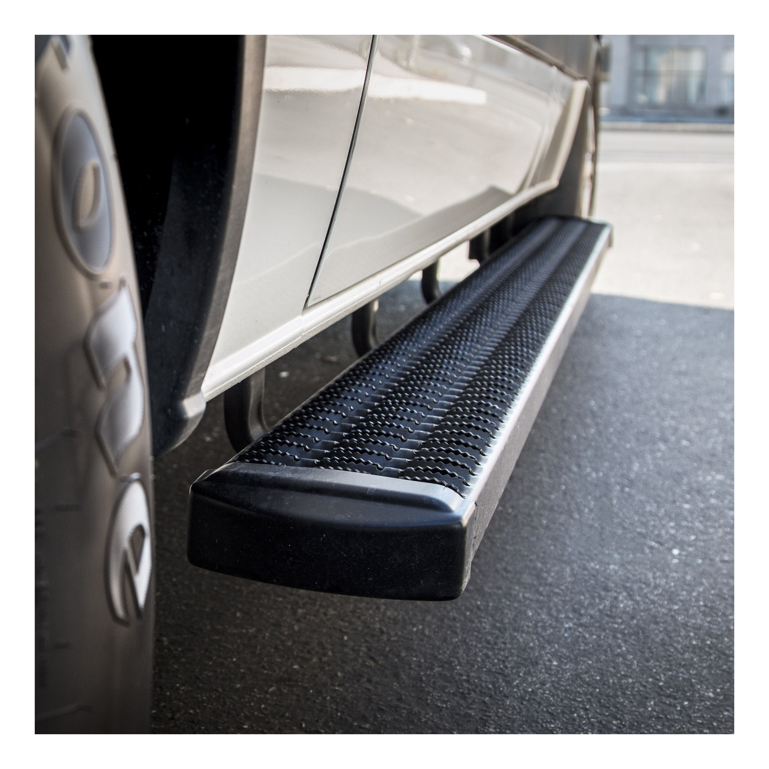Freightliner LUVERNE 415036-400741 Grip Step Black Aluminum 36-Inch Cargo Van Running Boards for Select Dodge 3500 Mercedes-Benz Sprinter 2500 Freightliner LUVERNE 415036-400741 Grip Step Black Aluminum 36-Inch Cargo Van Running Boards for Select Dodge 3500 Mercedes-Benz Sprinter 2500